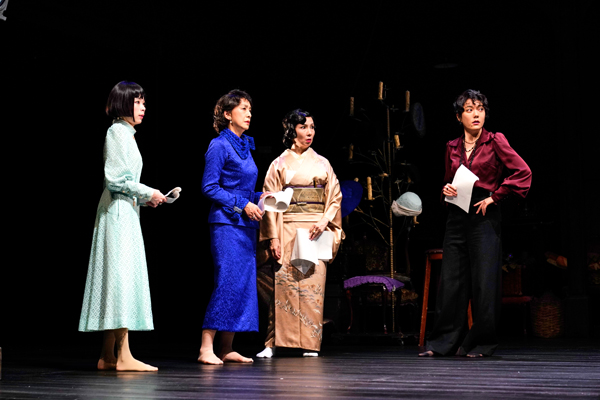 舞台『キネマの天地』　(右から) 鈴木 杏、那須佐代子、高橋惠子、趣里　撮影： 細野晋司